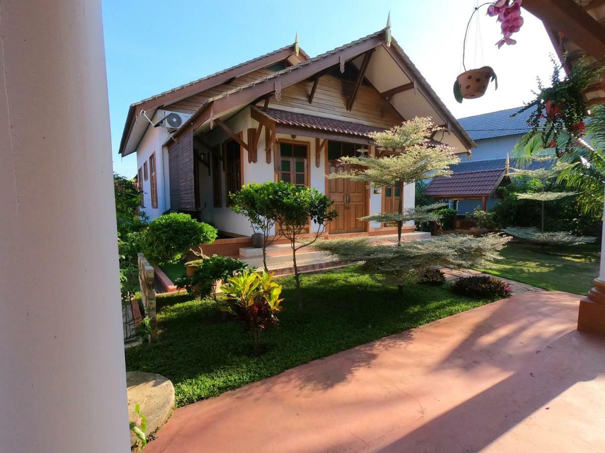 Anjung Nor Homestay  Дунгун Екстериор снимка